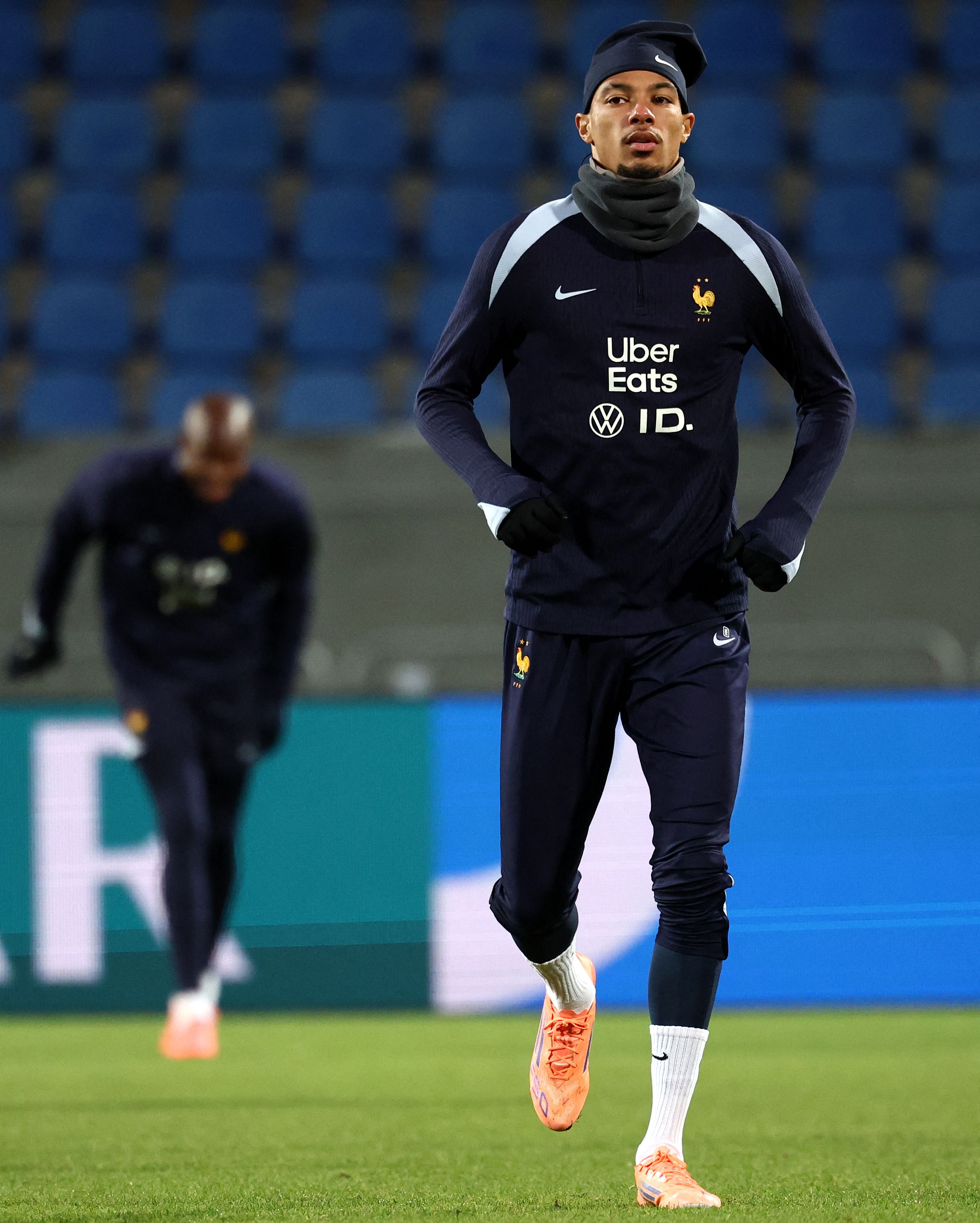 阿斯顿维拉队标跟切尔西一样