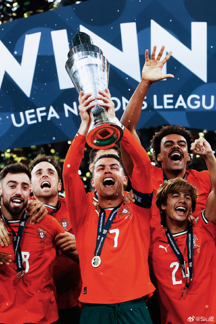 冠军联赛中球队展现出强大的竞技水平英语 冠军联赛中球队展现出强大的竞技水平英语