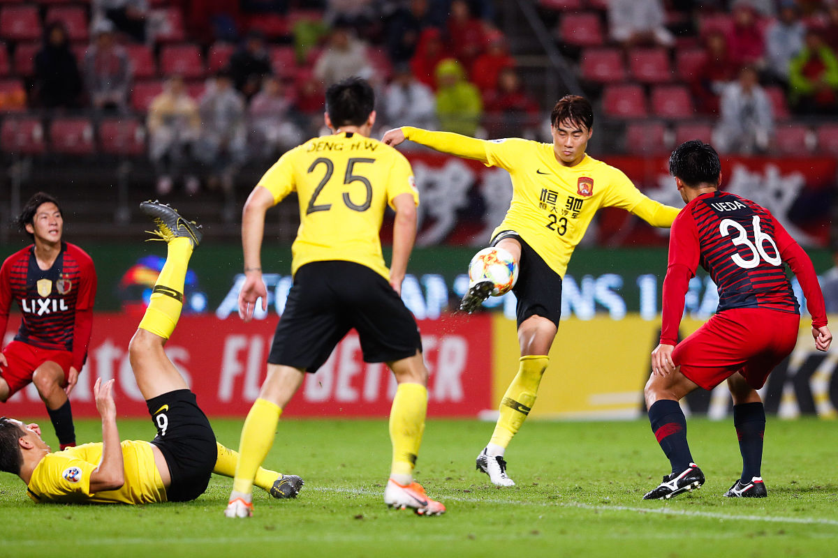 以坚定的意志坚实的步伐坚强的决心 以坚定的意志坚实的步伐坚强的决心