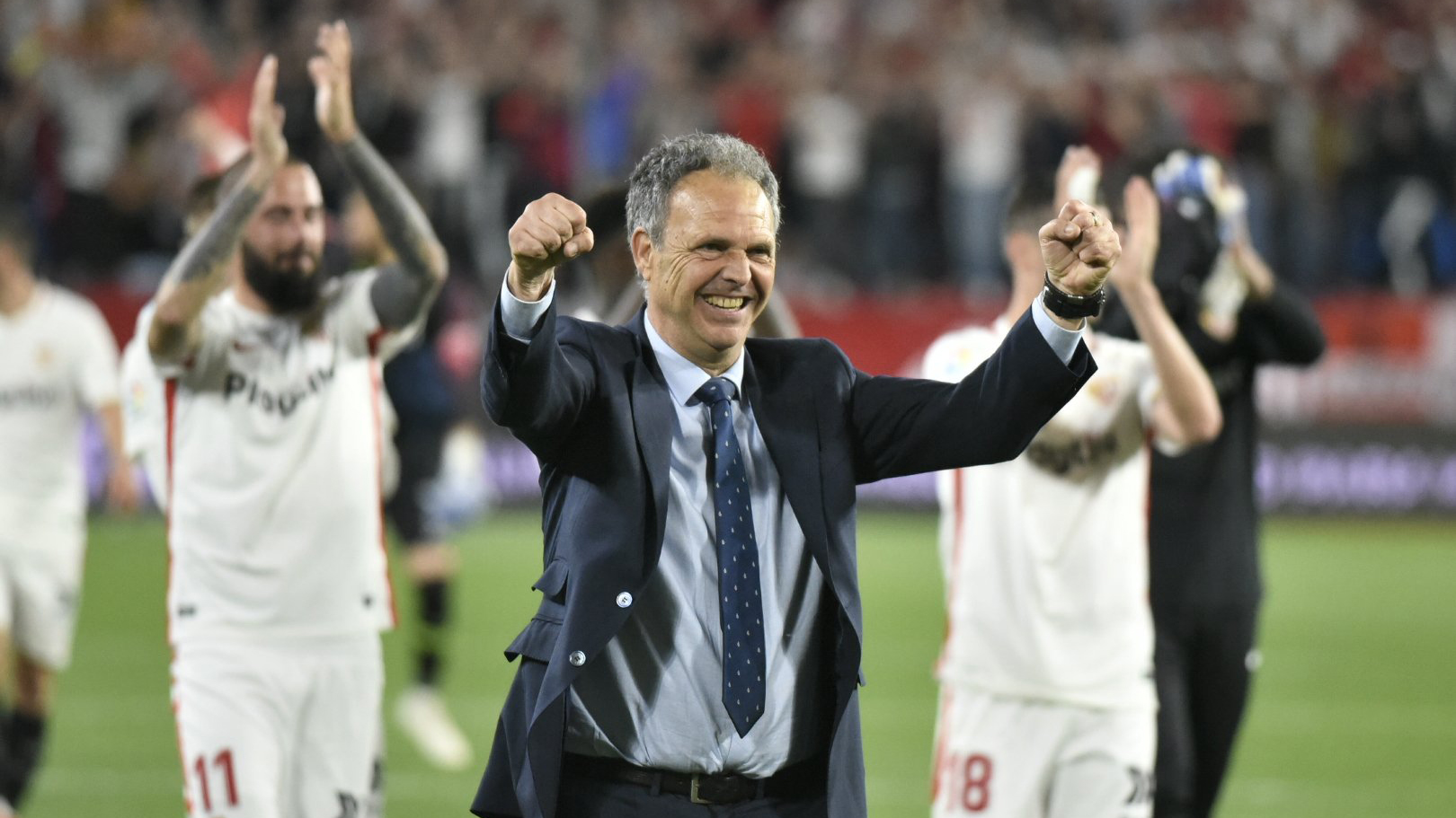 以坚定的意志坚实的步伐坚强的决心 以坚定的意志坚实的步伐坚强的决心